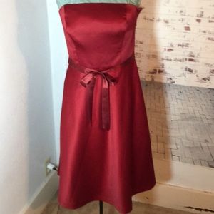 Ann Taylor 4p Strapless Maroon above knee dress cocktail